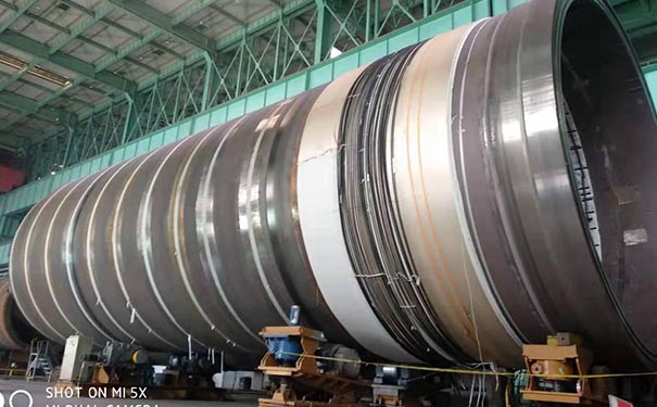 青島海越機(jī)電高頻感應(yīng)加熱設(shè)備操作實景