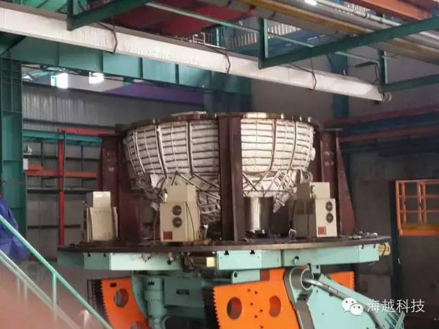 封頭預(yù)熱和消氫處理  封頭直徑2000mm，厚100mm  預(yù)熱150攝氏度，消氫320攝氏度  加熱工裝形式：采用感應(yīng)加熱電纜沿工件外圍均勻纏繞。  加熱時間：預(yù)熱30~40分鐘，消氫2~3小時